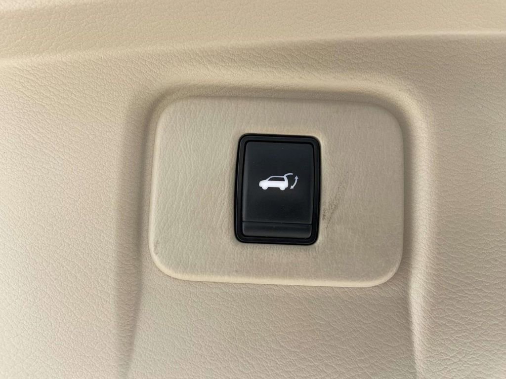 Used 2018 Nissan Murano Platinum w/ Cargo Package FWD image 10