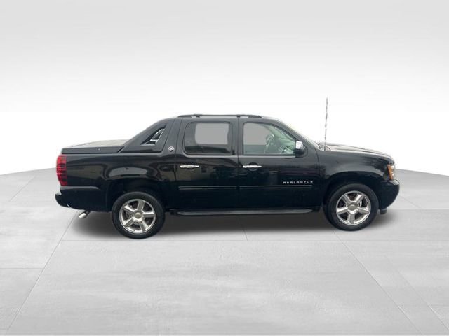 Used 2013 Chevrolet Avalanche LT w/ All-Star Edition image 19