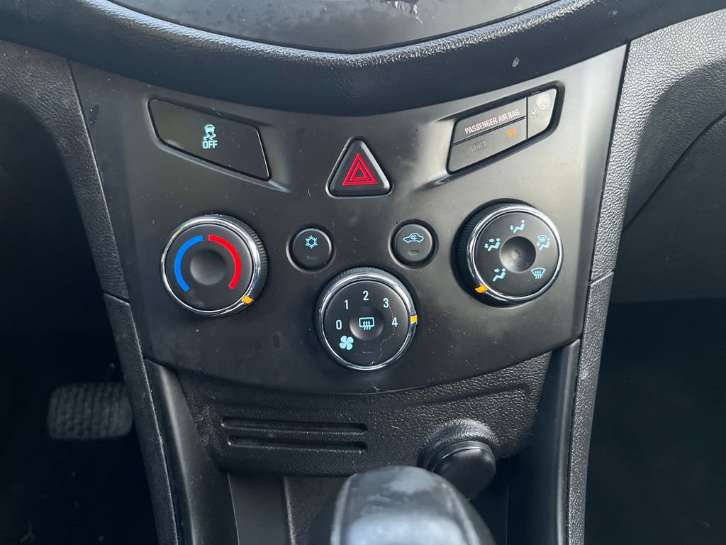 Used 2016 Chevrolet Trax LS image 32