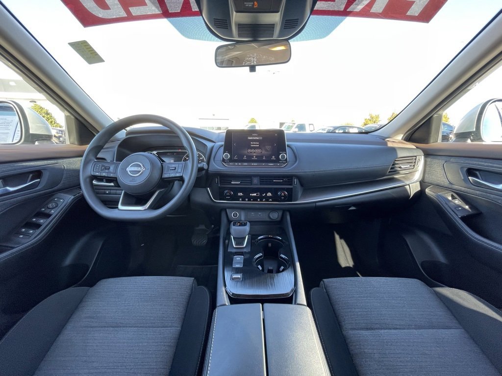 Used 2023 Nissan Rogue SV image 28