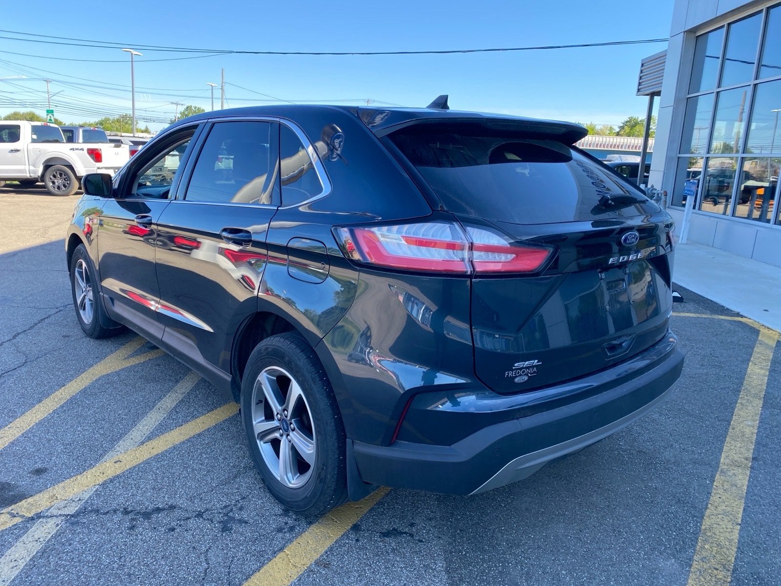 Used 2022 Ford Edge SEL w/ Convenience Package AWD/4WD image 3
