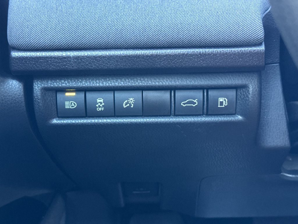 Used 2025 Toyota Camry LE FWD image 29
