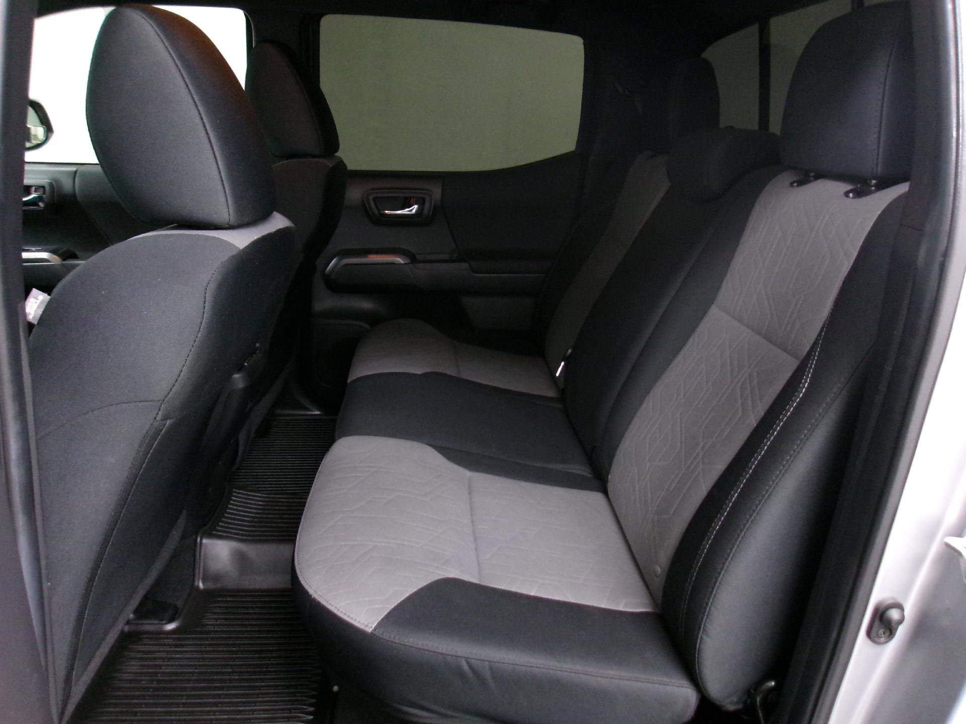 Used 2022 Toyota Tacoma TRD Off-Road AWD/4WD image 9