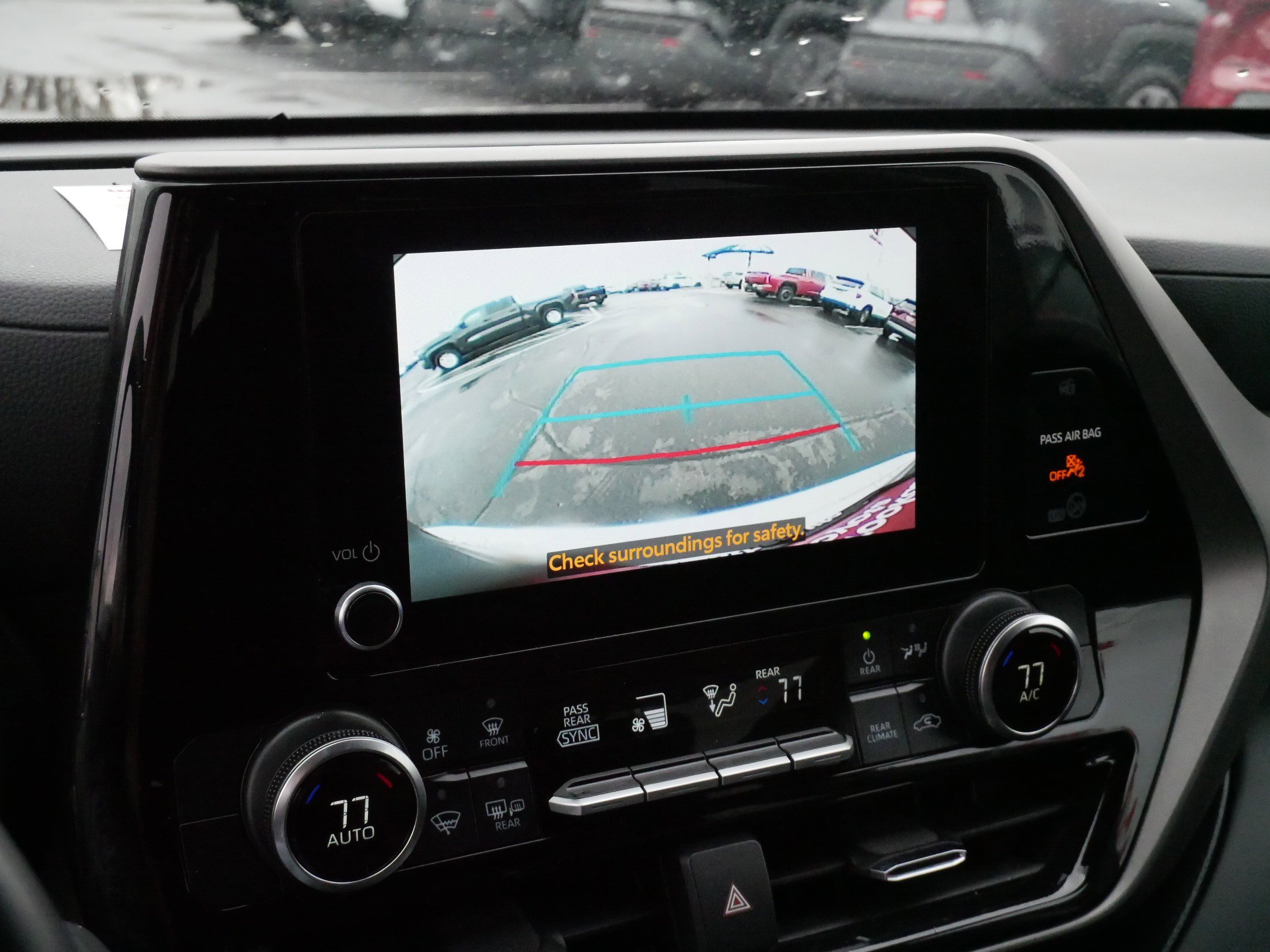 Certified 2024 Toyota Highlander LE AWD/4WD image 31