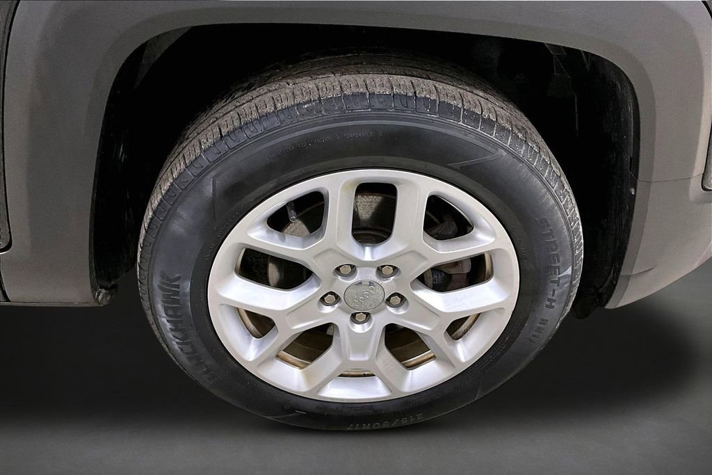 Used 2017 Jeep Renegade Latitude image 31