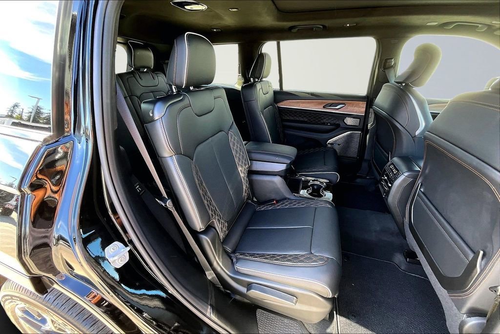 New 2026 Jeep Grand Cherokee L Summit w/ Obsidian Package AWD/4WD image 18