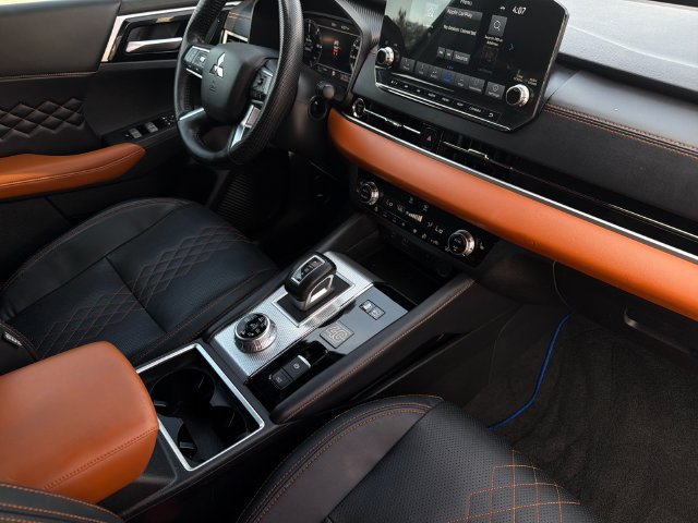 Used 2023 Mitsubishi Outlander SEL 40th Anniversary AWD/4WD image 18