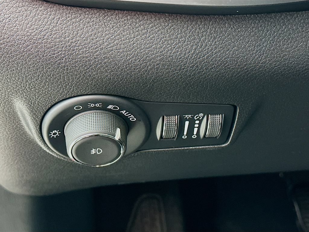 Certified 2025 Jeep Compass Limited AWD/4WD image 17