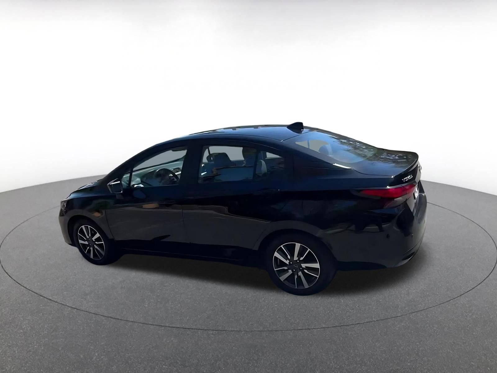 Used 2025 Nissan Versa SV FWD image 10