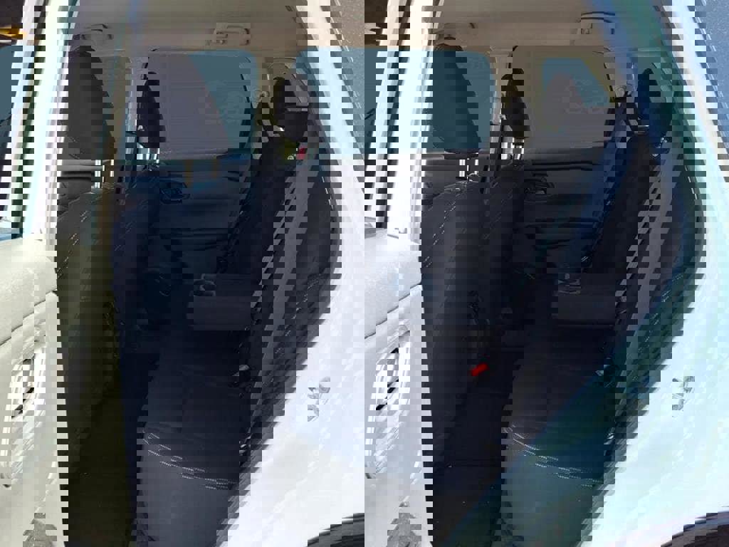 Used 2025 Nissan Rogue S image 4