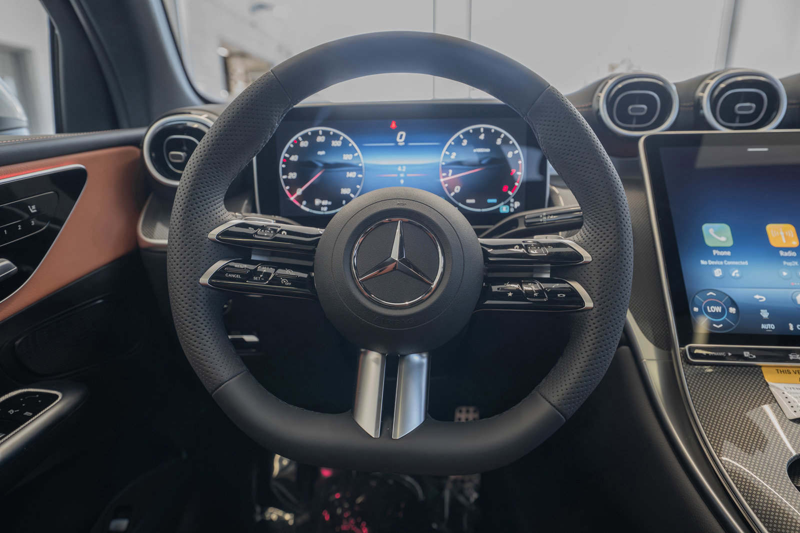 New 2025 Mercedes-Benz GLC 300 4MATIC image 9