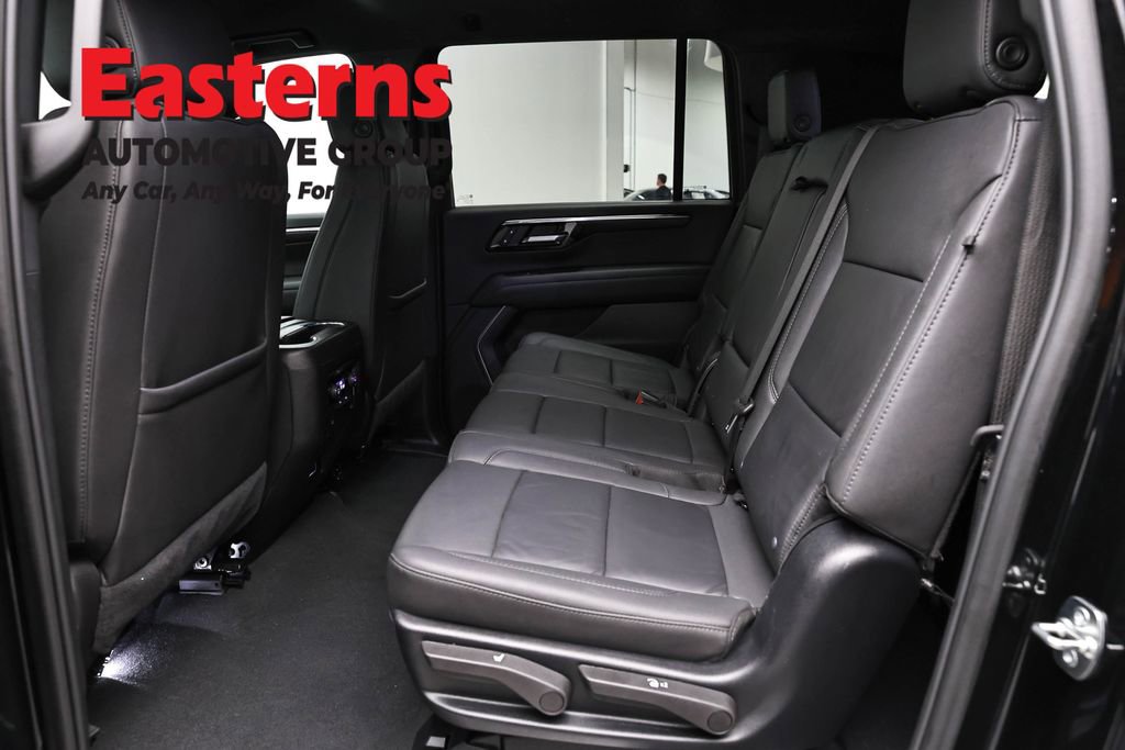 Used 2025 Chevrolet Suburban Z71 AWD/4WD image 23