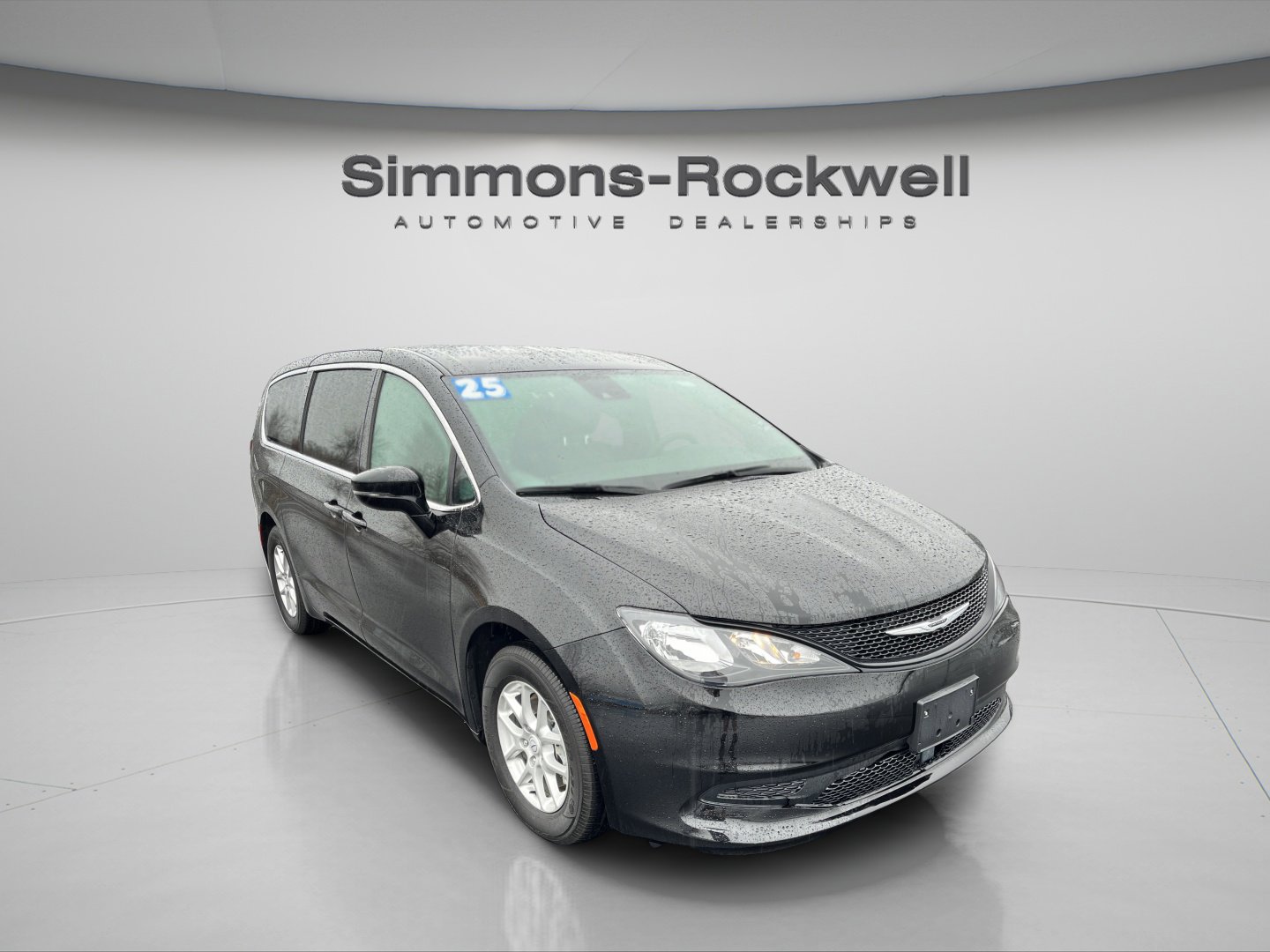 Used 2025 Chrysler Voyager LX image 3