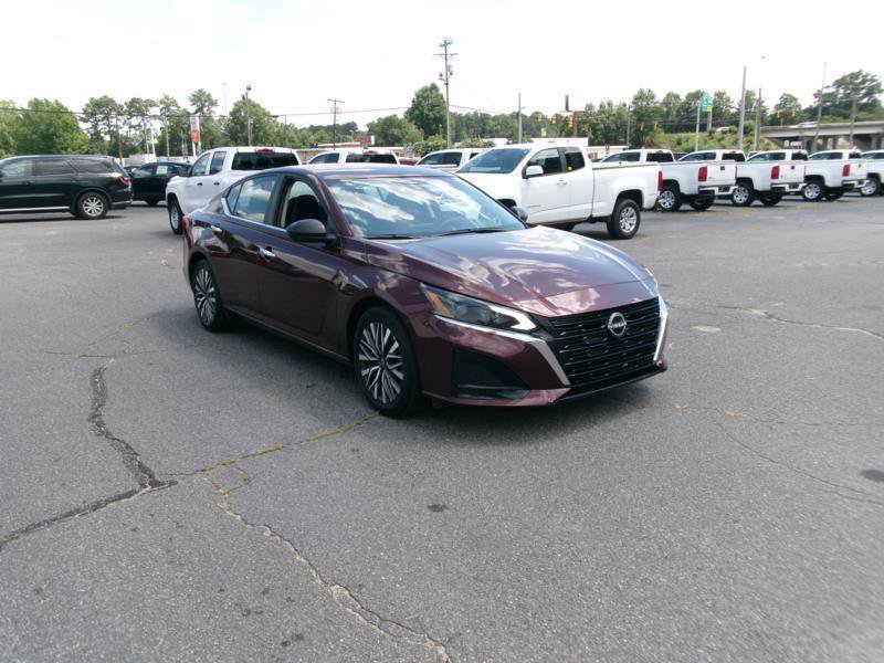 Used 2025 Nissan Altima 2.5 SV FWD image 4