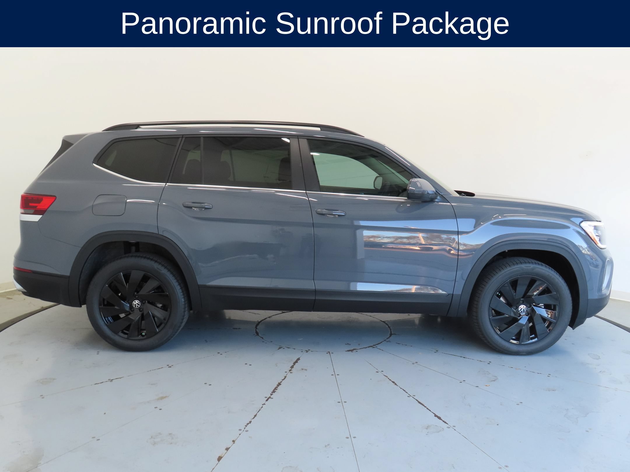 Certified 2026 Volkswagen Atlas SE FWD image 2