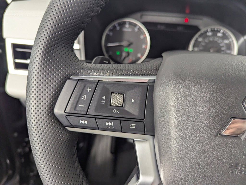 Used 2025 Mitsubishi Outlander SE image 22