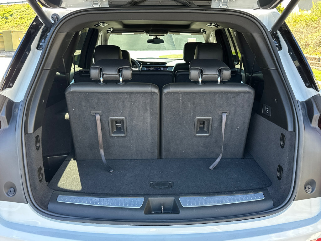 Certified 2025 Cadillac XT6 Luxury FWD image 18