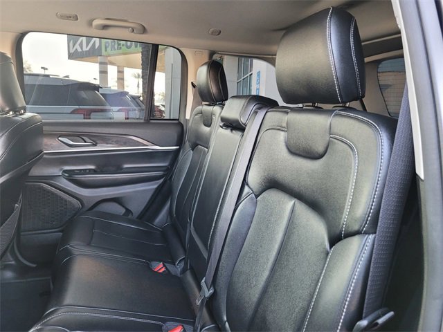 Used 2023 Jeep Grand Cherokee Limited w/ Black Appearance Package image 14