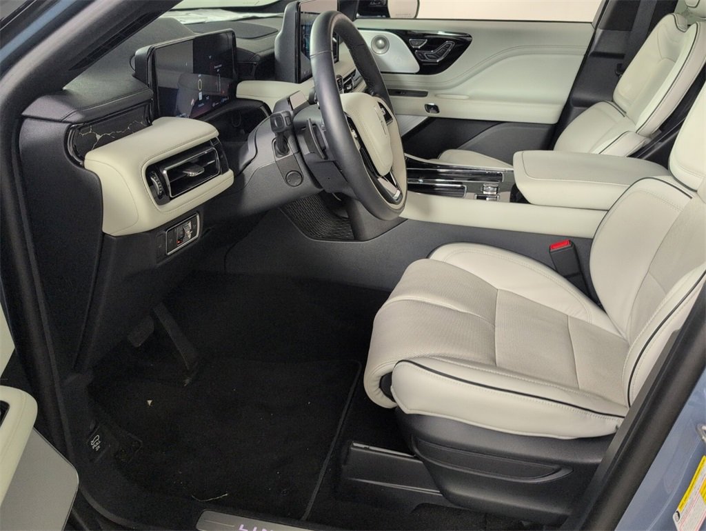 New 2025 Lincoln Aviator Black Label w/ Black Label Special Edition image 5