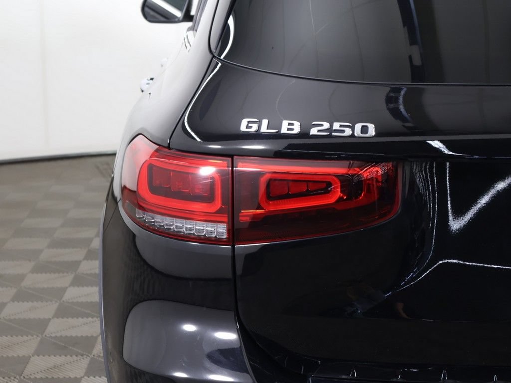Used 2023 Mercedes-Benz GLB 250 4MATIC image 16