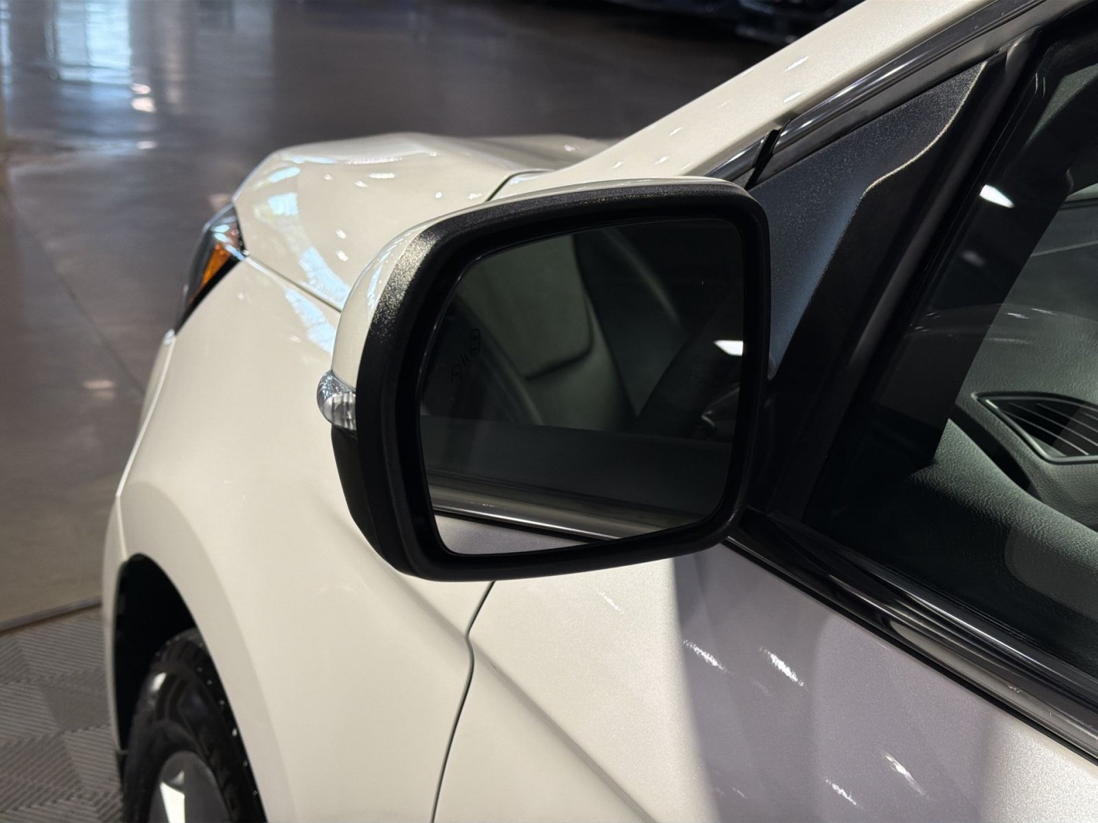 Used 2019 Ford Edge Titanium w/ Class II Trailer Tow Package AWD/4WD image 15