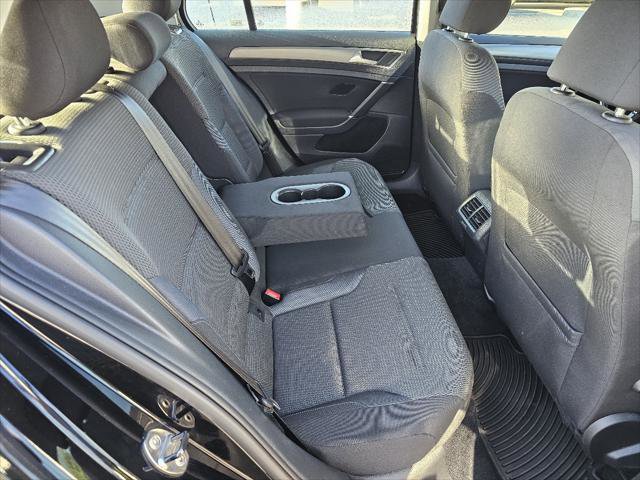 Used 2016 Volkswagen Golf S image 6