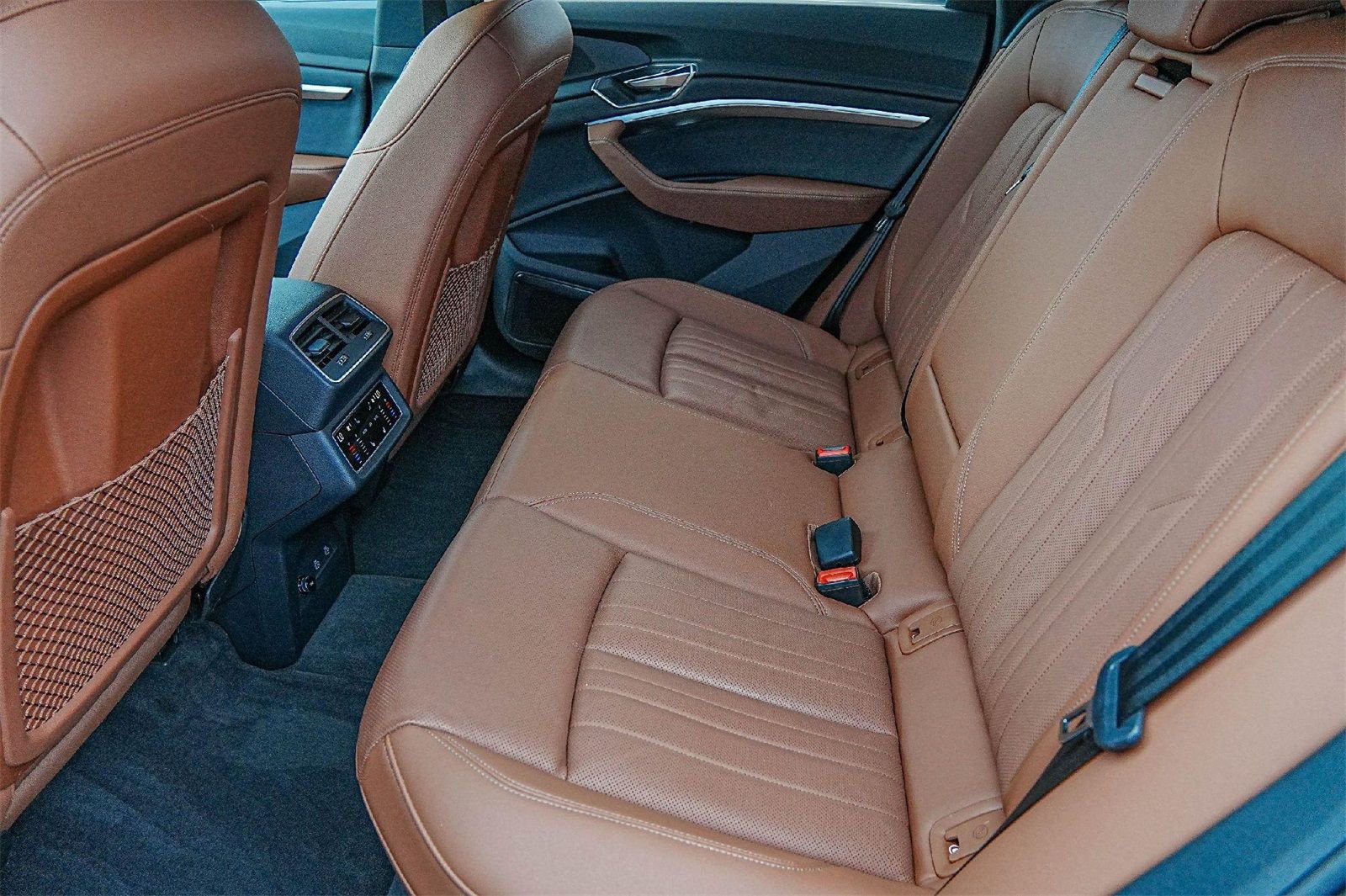 Used 2024 Audi Q8 e-tron Premium Plus image 28