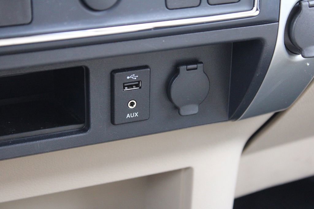 Used 2017 Nissan Titan SV image 36