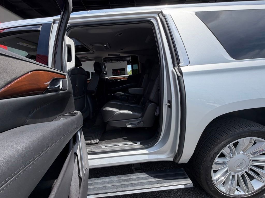 Used 2020 Cadillac Escalade ESV Premium Luxury AWD/4WD image 34
