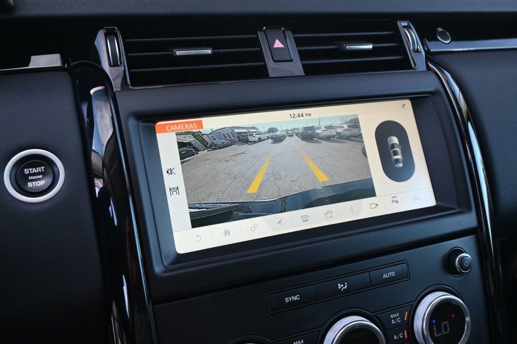 Used 2018 Land Rover Discovery SE image 14