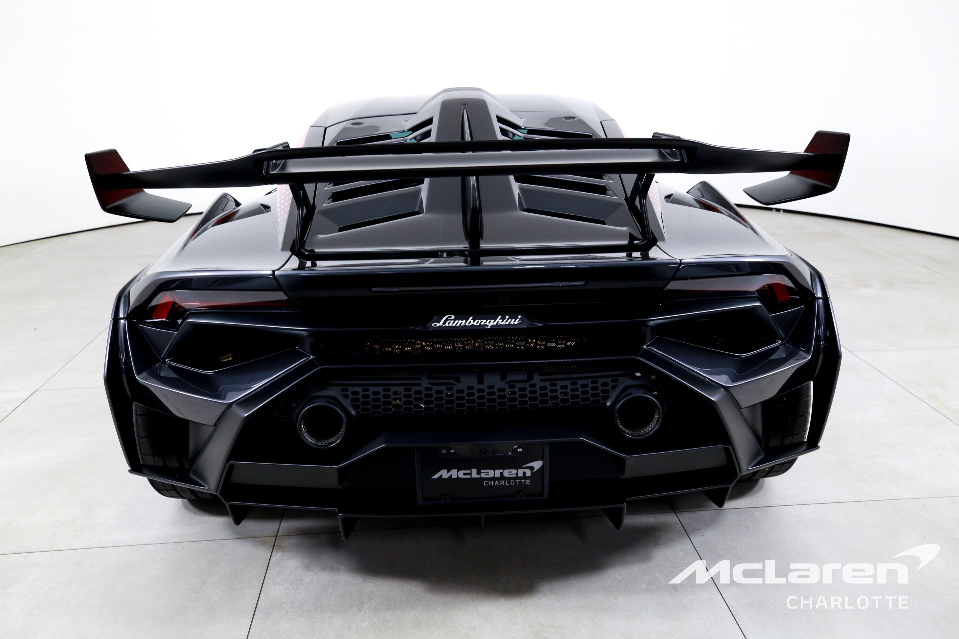 Used 2022 Lamborghini Huracan STO RWD image 7
