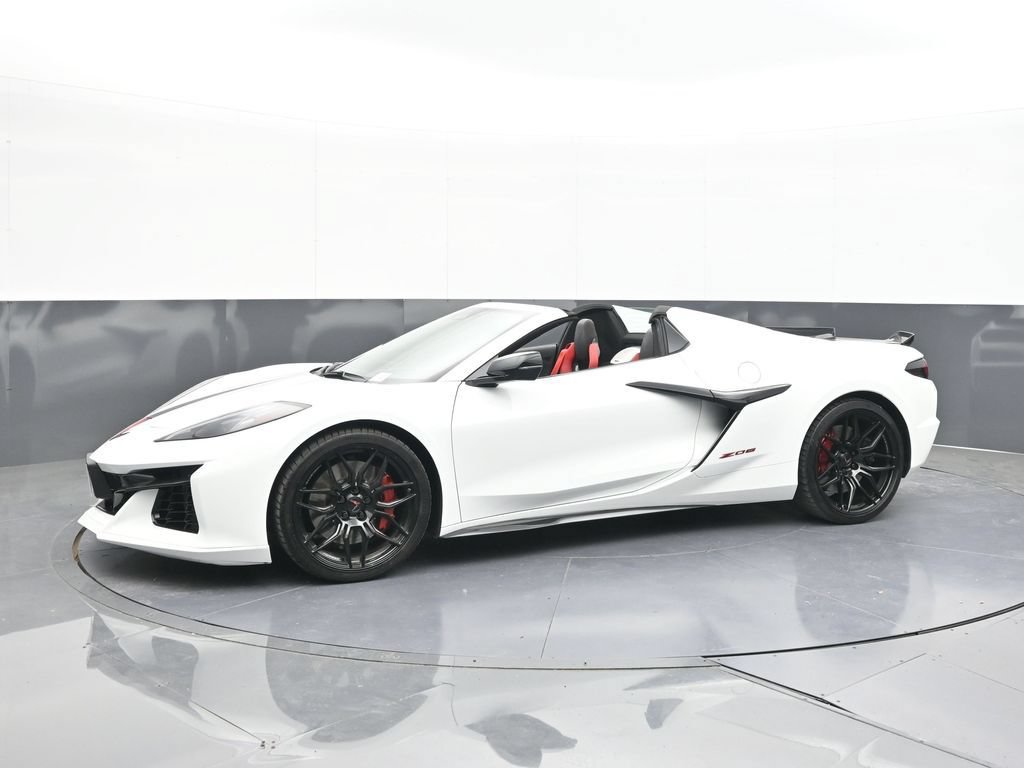 Used 2024 Chevrolet Corvette Z06 RWD image 4