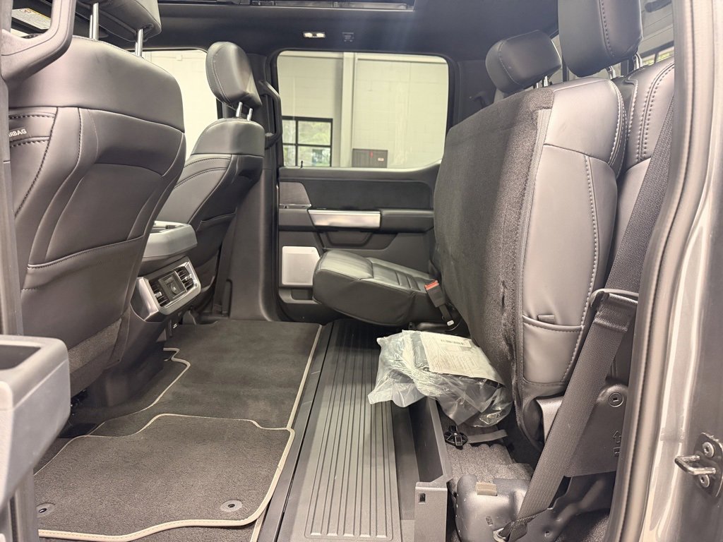Used 2025 Ford F450 Platinum w/ FX4 Off-Road Package image 18