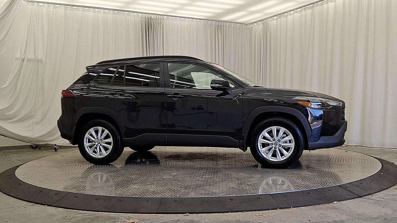 Certified 2026 Toyota Corolla Cross LE AWD/4WD image 6