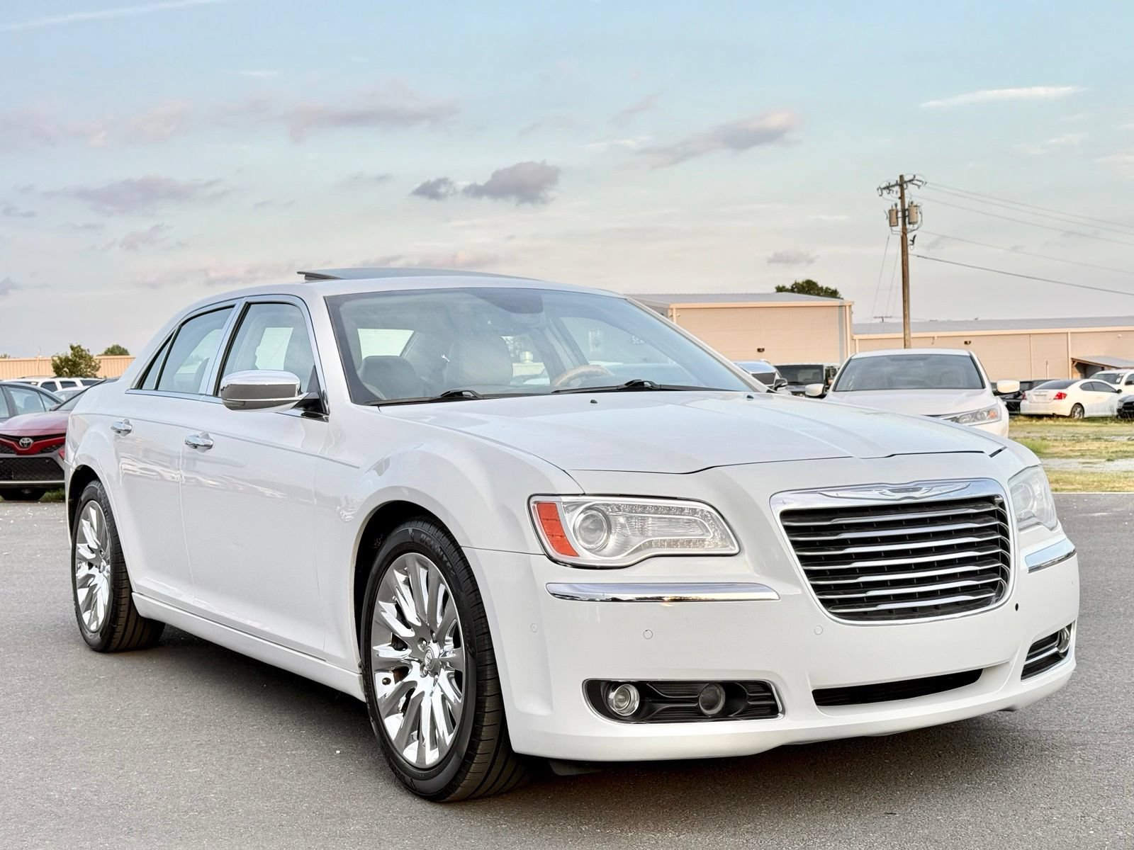Used 2014 Chrysler 300 C RWD image 7