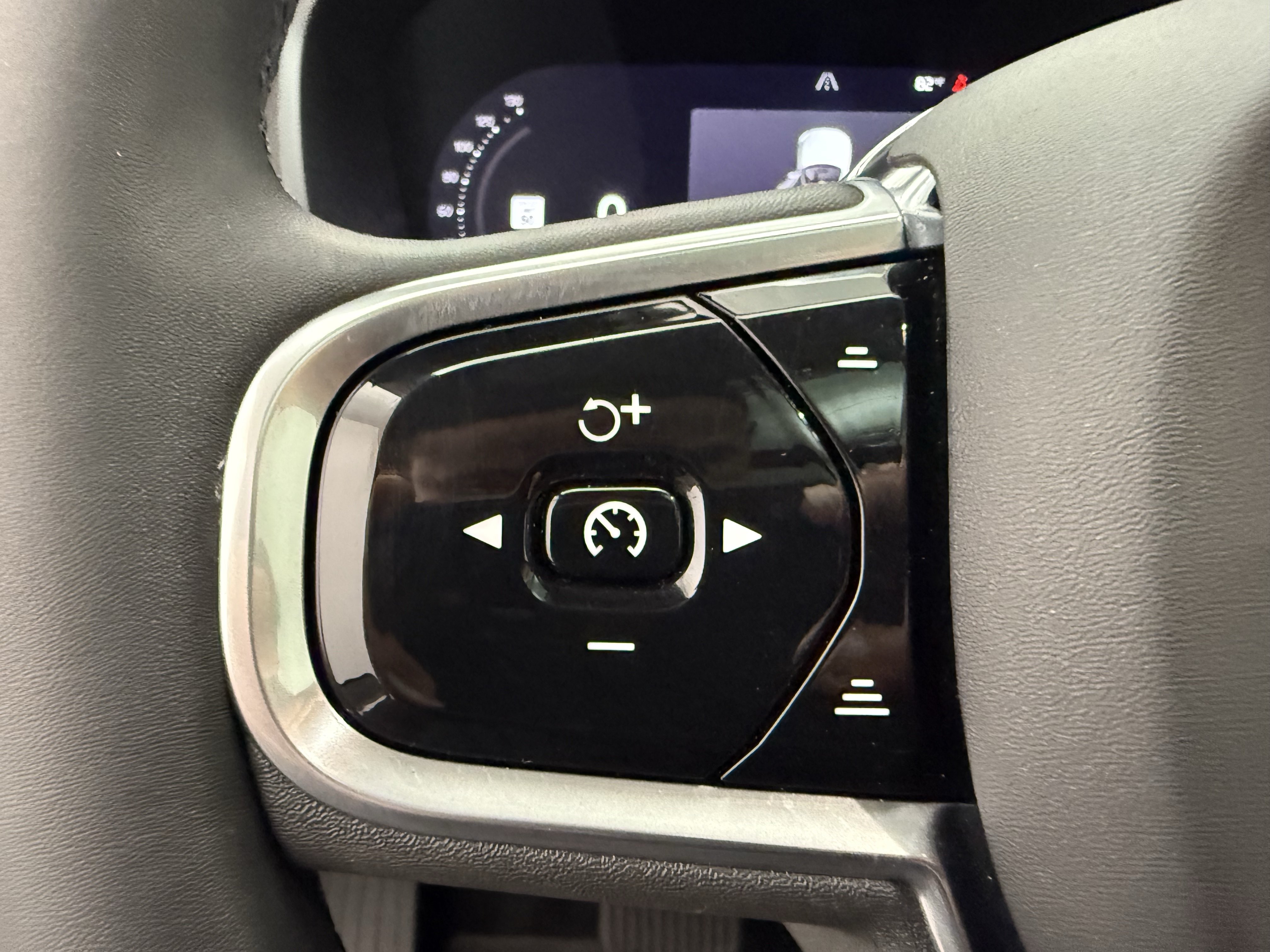 Certified 2023 Volvo XC90 B6 Plus w/ Protection Package Premier AWD/4WD image 17