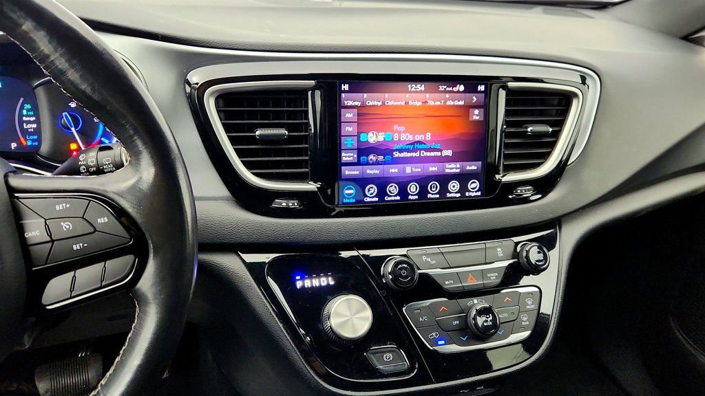 Used 2020 Chrysler Pacifica Touring-L w/ S Appearance Package image 17