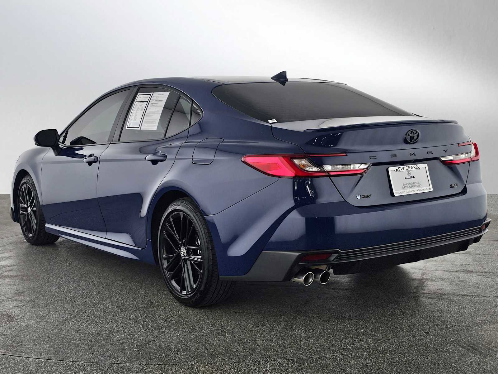 Used 2025 Toyota Camry SE image 5