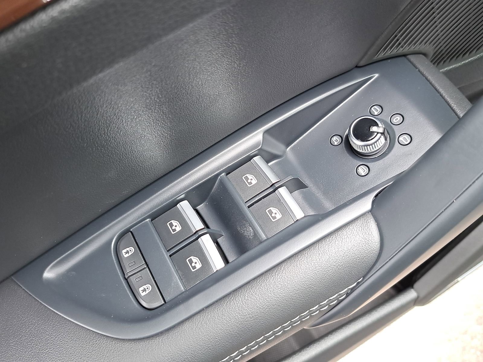Used 2024 Audi Q5 Premium AWD/4WD image 29