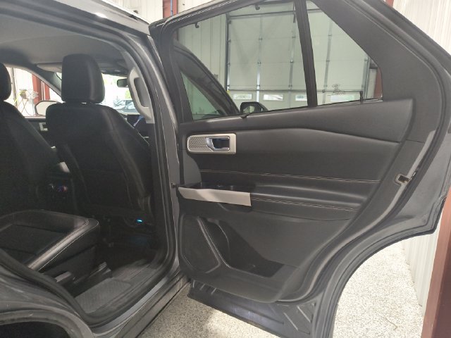 Used 2022 Ford Explorer Limited w/ Equipment Group 301A AWD/4WD image 20