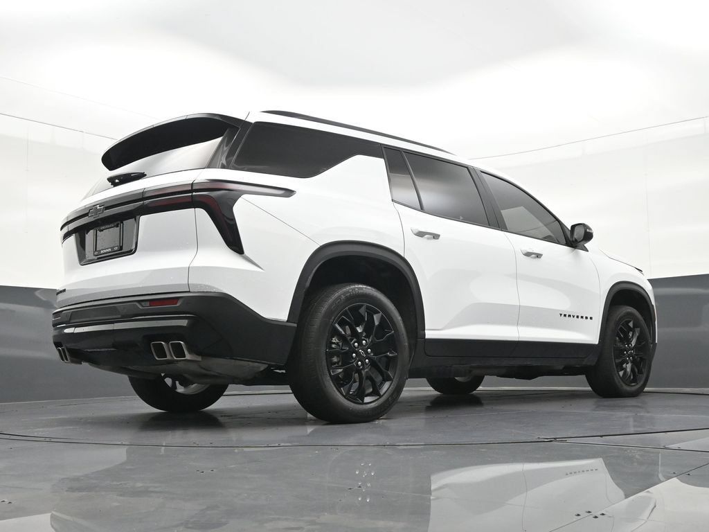 Used 2025 Chevrolet Traverse LT w/ Midnight/Sport Edition FWD image 28