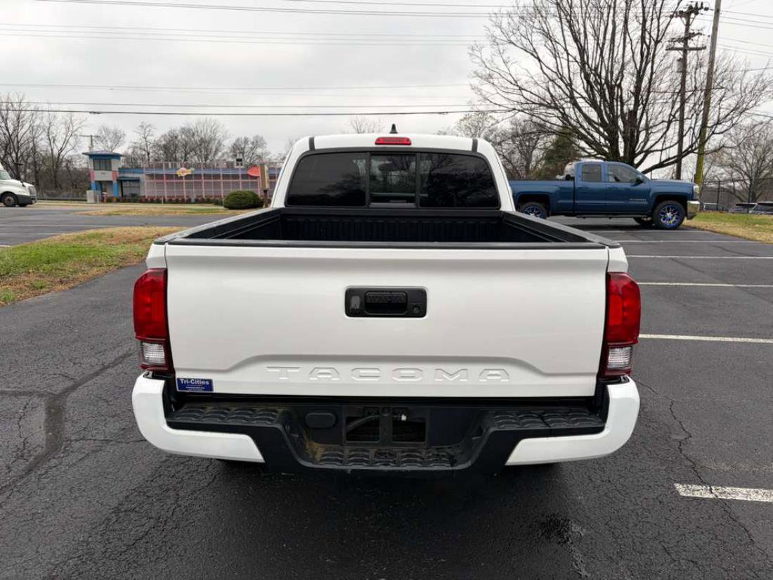 Used 2022 Toyota Tacoma SR w/ SR Convenience Package image 6