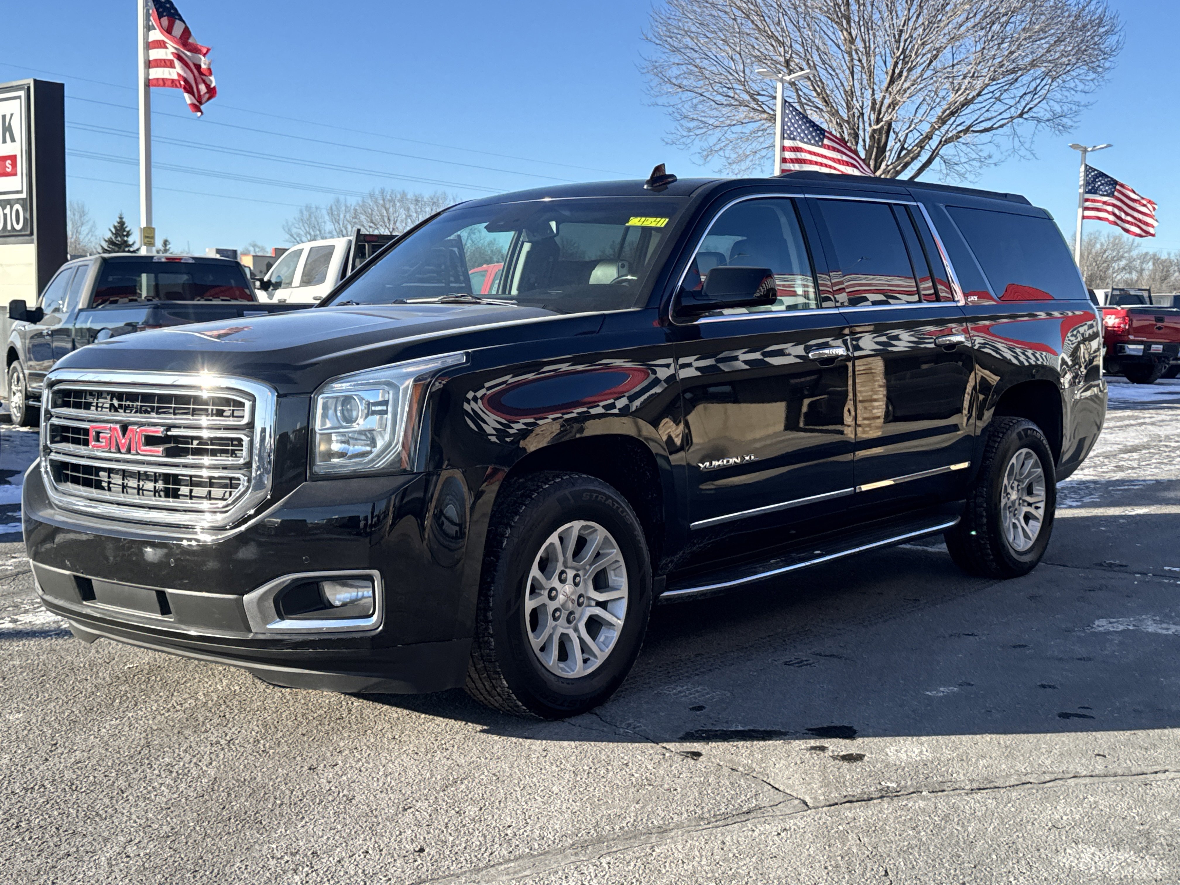 Used 2019 GMC Yukon XL SLT w/ Open Road Package image 3