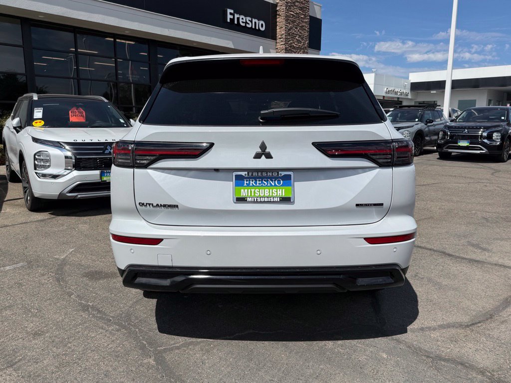 New 2026 Mitsubishi Outlander LE FWD image 9