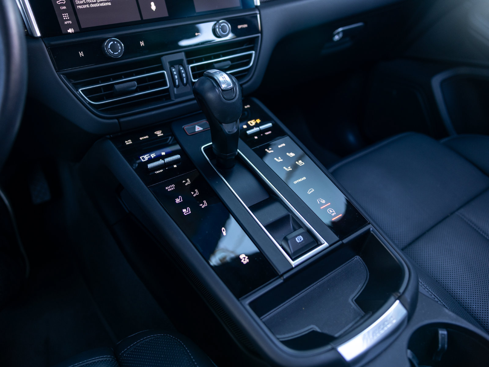 Certified 2023 Porsche Macan S AWD/4WD image 37