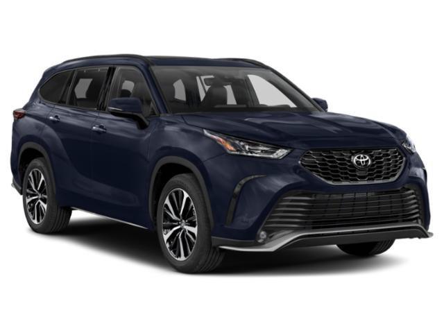 Used 2022 Toyota Highlander XLE AWD/4WD image 6