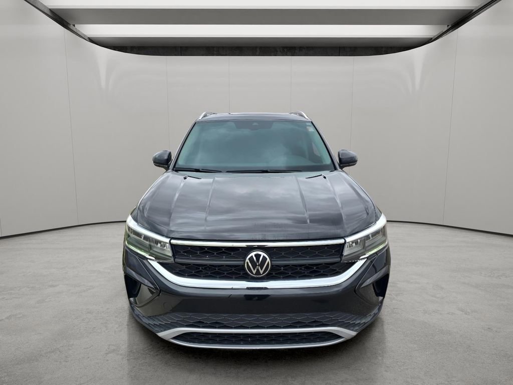 Used 2023 Volkswagen Taos SE w/ Panoramic Sunroof Package FWD image 8