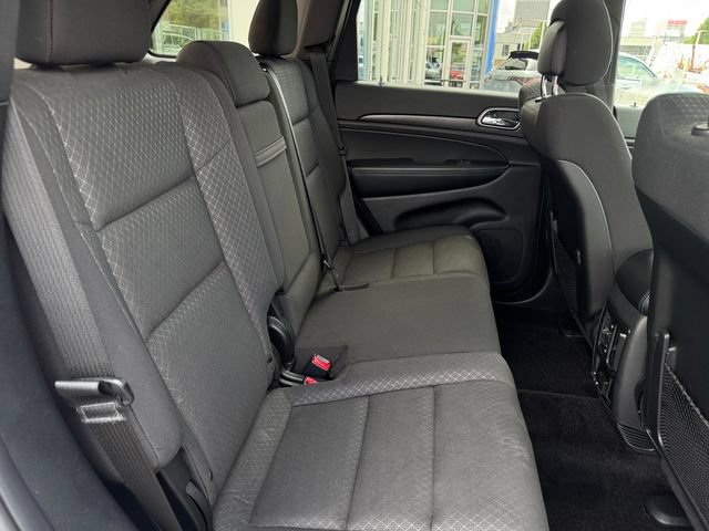 Used 2018 Jeep Grand Cherokee Laredo AWD/4WD image 10