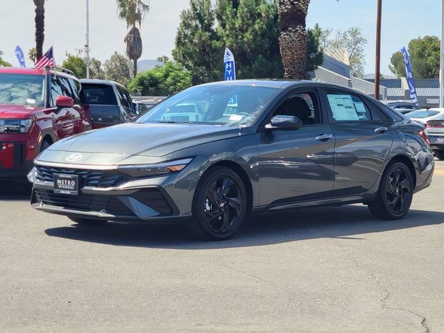 New 2026 Hyundai Elantra SEL Sport FWD image 2