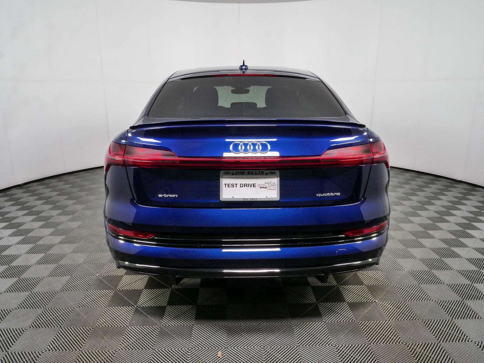 Used 2022 Audi e-tron Premium w/ Convenience Plus Package AWD/4WD image 8